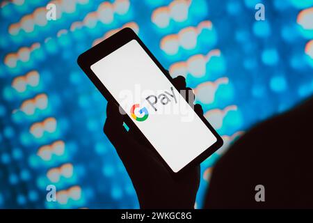 Dans cette illustration, le logo Google Pay s'affiche sur l'écran d'un smartphone. Banque D'Images