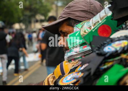 Avant l'aube de la Journée internationale de la langue maternelle, les rues se transforment en toiles vibrantes tandis que les artistes brandissent la craie et la peinture. Chaque cèle d'accident vasculaire cérébral Banque D'Images