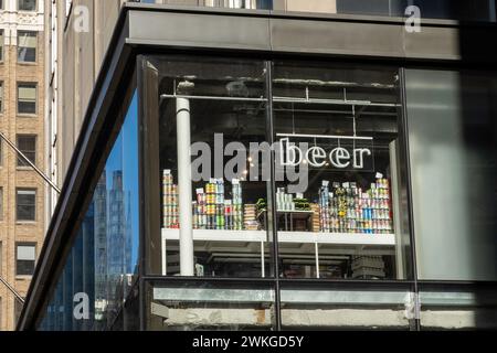 Beer Sign, Whole Foods Market Nomad est situé au 63 Madison Ave à New York City, USA 2024 Banque D'Images