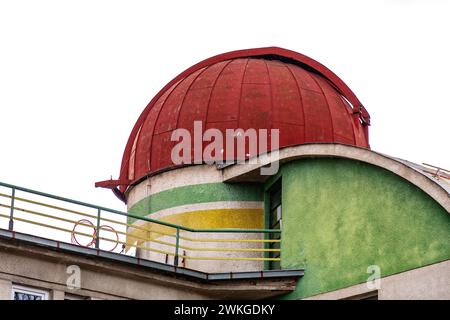 Architecture socialiste typique et détails dans les rues de Sarajevo, la capitale de la Bosnie-Herzégovine. Banque D'Images