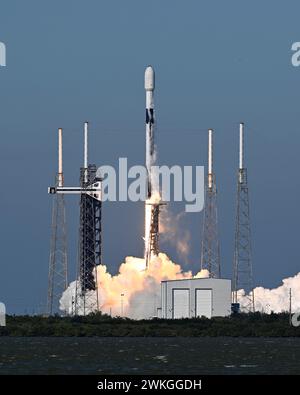 Une fusée SpaceX Falcon 9 lance un satellite de communication commercial 'Merah Putih 2' pour l'Indonésie à 15h11 du complexe de lancement 40 à la station spatiale Cape Canaveral, Floride, le mardi 20 février 2024. Photo de Joe Marino/UPI crédit : UPI/Alamy Live News Banque D'Images