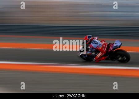 Doha, Qatar. 20 février 2024. Marc Marquez, pilote espagnol de Gresini Racing, pilote sa moto lors de la deuxième journée des essais de pré-saison du MotoGP sur le circuit international de Lusail à Lusail, Doha, Qatar, le 20 février 2024. Crédit : Qian Jun/Xinhua/Alamy Live News Banque D'Images