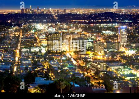 Vue de Glendale avec le centre-ville de Los Angeles en arrière-plan, CA., États-Unis Banque D'Images