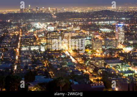 Vue de Glendale avec le centre-ville de Los Angeles en arrière-plan, CA., États-Unis Banque D'Images