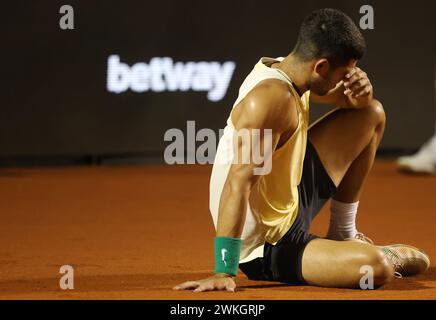 20 février 2024 : Jockey Club, Brasileiro, Brésil : tournoi de tennis de Rio Open : Carlos Alcaraz (ESP) tombe et se blesse à la cheville contre Thiago Monteiro (BRA) et a dû se retirer du match Banque D'Images