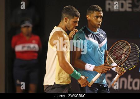 20 février 2024 : Jockey Club, Brasileiro, Brésil : tournoi de tennis de Rio Open : Carlos Alcaraz (ESP) tombe et se blesse à la cheville contre Thiago Monteiro (BRA) et a dû se retirer du match Banque D'Images