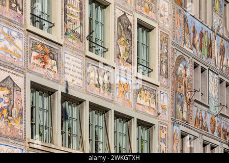 Façades historiques avec des peintures murales sur la Rathausplatz dans le vieux centre-ville, Stein am Rhein, Lac de Constance, Canton Schaffhausen, Suisse Banque D'Images
