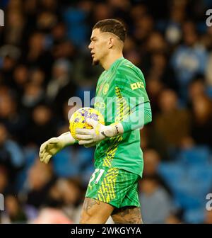 Stade Etihad, Manchester, Royaume-Uni. 20 février 2024. Premier League Football, Manchester City contre Brentford ; Ederson de Manchester City avec le ballon crédit : action plus Sports/Alamy Live News Banque D'Images