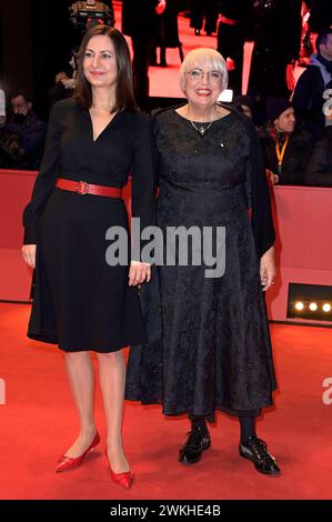 Iliana Iwanowa / Iliana Ivanova und Claudia Roth BEI der Verleihung des Goldenen Ehrenbären an Martin Scorsese auf der Berlinale 2024 / 74. Internationale Filmfestspiele Berlin im Berlinale Palast. Berlin, 20.02.2024 *** Iliana Ivanova Iliana Ivanova et Claudia Roth lors de la remise de l'Ours d'or honoraire à Martin Scorsese au Festival international du film de Berlin 2024 74 à la Berlinale Palast Berlin, 20 02 2024 Foto:XF.xKernx/xFuturexImagex ehrenbaer verleihung 4252 Banque D'Images