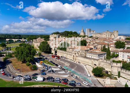 Centro histórico de Palacio de los Papas, conjunto Episcopal y le Pont Saint Benezet, Muralla Medieval, Avignon, Vaucluse, Provence-Alpes-Côte d’Azur, Banque D'Images