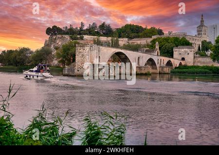 Centre historique du Palais des Papes, complexe épiscopal et le Pont Saint Benezet, le Rhône, Avignon, Vaucluse, Provence-Alpes-Côte d'Azur, Fran Banque D'Images