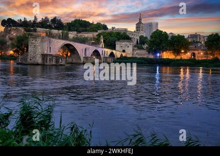 Centre historique du Palais des Papes, complexe épiscopal et le Pont Saint Benezet, le Rhône, Avignon, Vaucluse, Provence-Alpes-Côte d'Azur, Fran Banque D'Images