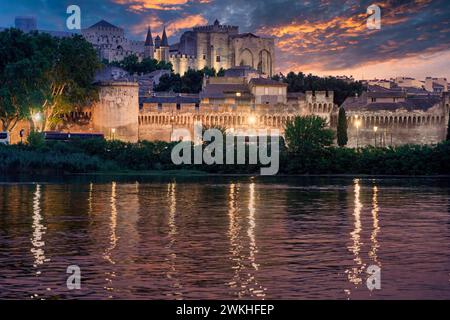 Centre historique du Palais des Papes, complexe épiscopal et le Pont Saint Benezet, le Rhône, Avignon, Vaucluse, Provence-Alpes-Côte d'Azur, Fran Banque D'Images