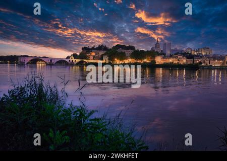 Centre historique du Palais des Papes, complexe épiscopal et le Pont Saint Benezet, le Rhône, Avignon, Vaucluse, Provence-Alpes-Côte d'Azur, Fran Banque D'Images