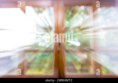 Un fond flou de fenêtre avec la lumière du soleil Banque D'Images