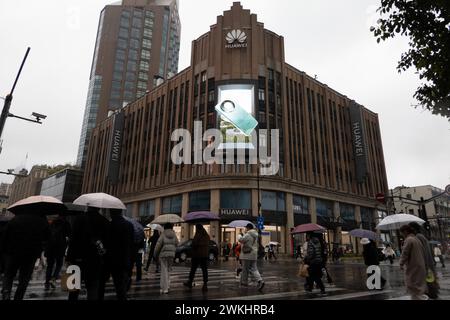 SHANGHAI, CHINE - 21 FÉVRIER 2024 - le magasin phare Huwei est vu sur Nanjing Road à Shanghai, Chine, le 21 février 2024. Nouvelles officielles de Huawei : 22 Banque D'Images