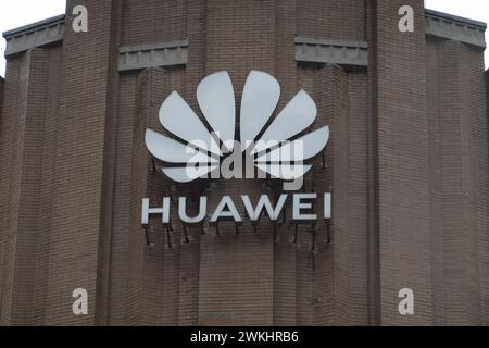 SHANGHAI, CHINE - 21 FÉVRIER 2024 - le magasin phare Huwei est vu sur Nanjing Road à Shanghai, Chine, le 21 février 2024. Nouvelles officielles de Huawei : 22 Banque D'Images