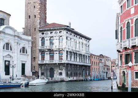 Palazzo Labia et Chiesa di San Geremia (église San Geremia) par Giorgio Massari du XVIIIe siècle sur le canal Grande (Grand canal) à Cannaregio sesti Banque D'Images