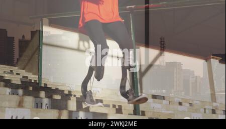 Image d'un paysage urbain sur un homme afro-américain handicapé avec des jambes artificielles en cours d'exécution Banque D'Images