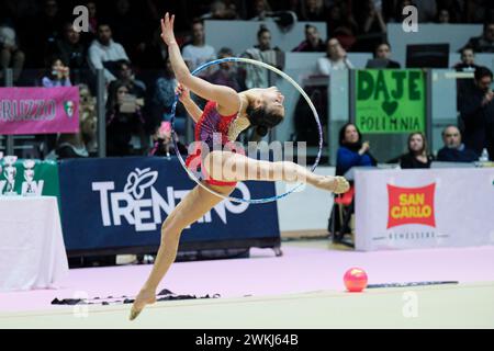 Sofia Raffaeli de l'équipe Ginnastica Fabriano concourt avec le cerceau lors de la 1ère manche du championnat italien de gymnastique rythmique A1 Banque D'Images