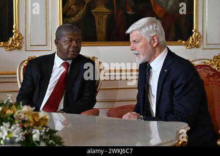 Prague, République tchèque. 21 février 2024. Le président tchèque Petr Pavel (à droite) rencontre le président angolais Joao Lourenco au château de Prague, en République tchèque, le 21 février 2024. Crédit : Michaela Rihova/CTK photo/Alamy Live News Banque D'Images