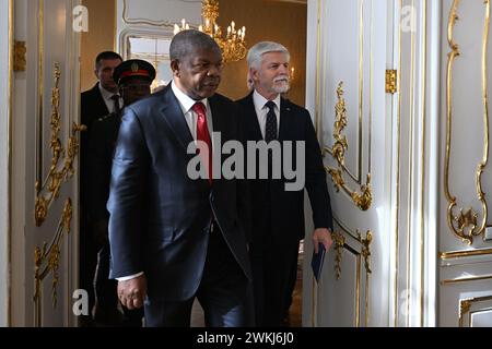 Prague, République tchèque. 21 février 2024. Le président tchèque Petr Pavel (à droite) rencontre le président angolais Joao Lourenco au château de Prague, en République tchèque, le 21 février 2024. Crédit : Michaela Rihova/CTK photo/Alamy Live News Banque D'Images