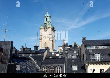 Flèche de Storkyrkan - la Grande église du 13ème siècle maintenant dans le style baroque s'élève au-dessus des toits de Gamla Stan, Stockholm Banque D'Images