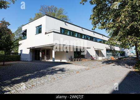 Moderna Museet - un musée d'art moderne et contemporain situé sur l'île de Skeppsholmen, Saltsjön, Stockholm Banque D'Images