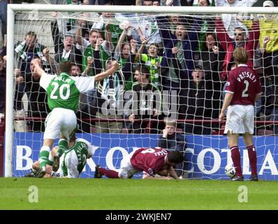 COEURS V HIBS, TYNECASTLE, 21/5/00. Hibs égalise. Banque D'Images