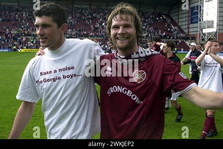 COEURS V HIBS, TYNECASTLE, 21/5/00. Stephen Pressley célèbre. Banque D'Images