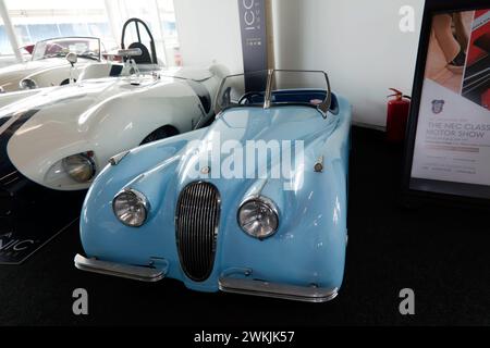 Une voiture pour enfants Jaguar XK120 Honda par Violetta à l'échelle 3:5e, en vente dans l'emblématique vente aux enchères, au Silverstone Festival 2023 Banque D'Images