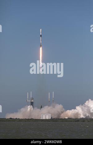 Cap Canaveral, comté de Brevard. 20 février 2024. Lift & Pad photos de SpaceX B-1067-17 transportant le satellite de télécommunications indonésien MERAH PUTIH 2 depuis SLC-40 Cape Canaveral, Floride, Comté de Brevard, USA à 15:11 le 20 février 2024. (Photo de Scott Schilke/Sipa USA) crédit : Sipa USA/Alamy Live News Banque D'Images