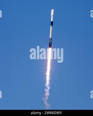 Cap Canaveral, comté de Brevard. 20 février 2024. Lift & Pad photos de SpaceX B-1067-17 transportant le satellite de télécommunications indonésien MERAH PUTIH 2 depuis SLC-40 Cape Canaveral, Floride, Comté de Brevard, USA à 15:11 le 20 février 2024. (Photo de Scott Schilke/Sipa USA) crédit : Sipa USA/Alamy Live News Banque D'Images