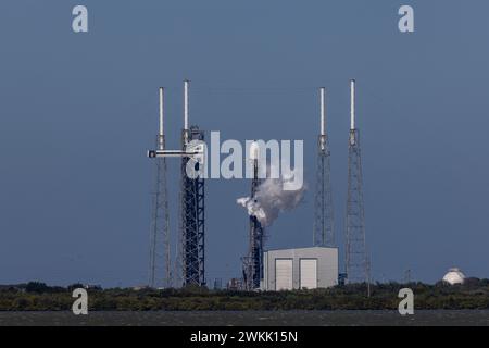 Cap Canaveral, comté de Brevard. 20 février 2024. Lift & Pad photos de SpaceX B-1067-17 transportant le satellite de télécommunications indonésien MERAH PUTIH 2 depuis SLC-40 Cape Canaveral, Floride, Comté de Brevard, USA à 15:11 le 20 février 2024. (Photo de Scott Schilke/Sipa USA) crédit : Sipa USA/Alamy Live News Banque D'Images