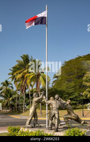 Panama City, Panama - 22 janvier 2024 : Monument intitulé Los Pilares de la Patria à la périphérie de Panama City sur la chaussée Amador Banque D'Images