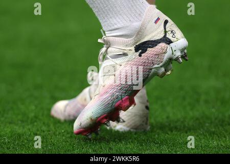 Milan, Italie. 20 février 2024. Détails sur les chaussures de football Puma future personnalisées de Jan Oblak de l'Atletico Madrid lors de l'échauffement précédant le match de l'UEFA Champions League à Giuseppe Meazza, Milan. Le crédit photo devrait se lire : Jonathan Moscrop/Sportimage crédit : Sportimage Ltd/Alamy Live News Banque D'Images