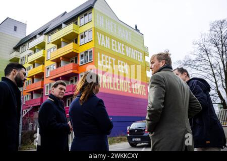 Heerlen, pays-Bas, 21-02-2024 le roi Willem Alexander lors d'une visite de travail à Heerlen-Noord. La visite de travail est axée sur le Programme national de sécurité et de sécurité. Crédit : NLBeeld/POOL/Rob Engelaar Banque D'Images