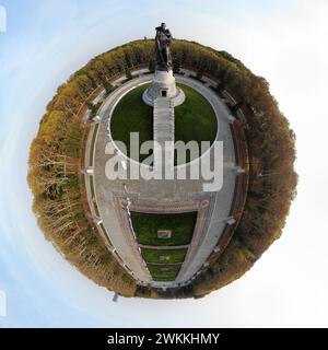 Full Circle-Panorama (petite planète, Planetenansicht : sowjetisches Ehrenmal), Berlin-Treptow (nur für redaktionelle Verwendung. Keine Werbung. Refere Banque D'Images