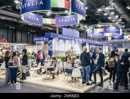 Madrid, Espagne, 25 janvier 2024 : Networking and exploration stand Italia au salon FITUR Banque D'Images