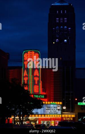 Vibrant State Theatre Neon Marquee au crépuscule, Ann Arbor Banque D'Images