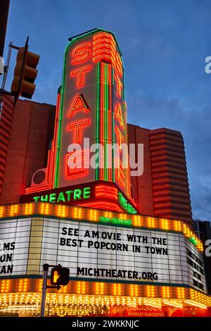 Coloré Neon Marquee du State Theatre à Twilight Banque D'Images