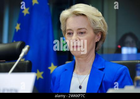 Bruxelles, Belgique. 21 février 2024. Ursula von der Leyen, présidente de la Commission européenne, arrive à la conférence du PPE au Parlement européen à Bruxelles, Belgique, le 21 février 2024. Crédit : ALEXANDROS MICHAILIDIS/Alamy Live News Banque D'Images