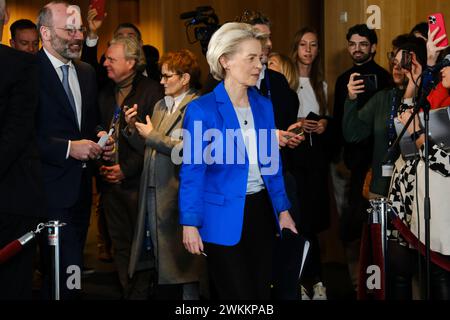 Bruxelles, Belgique. 21 février 2024. Ursula von der Leyen, présidente de la Commission européenne, arrive à la conférence du PPE au Parlement européen à Bruxelles, Belgique, le 21 février 2024. Crédit : ALEXANDROS MICHAILIDIS/Alamy Live News Banque D'Images