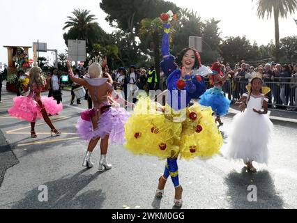 Nice, France. 21 février 2024. © PHOTOPQR/NICE MATIN/Patrice Lapoirie ; Nice ; 21/02/2024 ; bataille de fleurs carnaval Nice carnaval de Nice 2024 France, 21 février 2024 bataille de fleurs au carnaval de Nice crédit : MAXPPP/Alamy Live News Banque D'Images