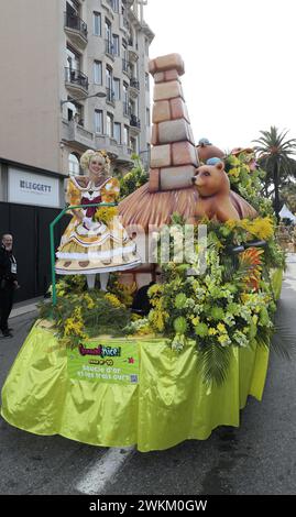 Nice, France. 21 février 2024. © PHOTOPQR/NICE MATIN/Patrice Lapoirie ; Nice ; 21/02/2024 ; bataille de fleurs carnaval Nice carnaval de Nice 2024 France, 21 février 2024 bataille de fleurs au carnaval de Nice crédit : MAXPPP/Alamy Live News Banque D'Images