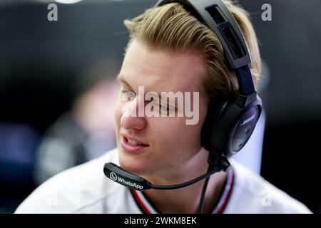 SCHUMACHER Mick (ger), pilote réserve de Mercedes AMG F1 Team, portrait lors des essais de pré-saison de formule 1 Aramco 2024 du Championnat du monde de formule 1 FIA 2024 du 21 au 23 février 2024 sur le circuit International de Bahreïn, à Sakhir, Bahreïn - photo DPPI Banque D'Images