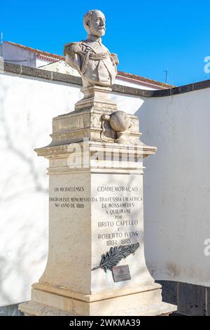 Statue, buste commémorant la traversée de l'Afrique de Mossamedes à Quilimane par Brito Capello et Roberto Ivens.Ponta Delgada-São Miguel-Açores-Port Banque D'Images