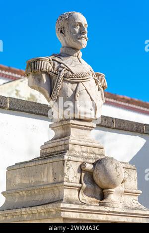 Statue, buste commémorant la traversée de l'Afrique de Mossamedes à Quilimane par Brito Capello et Roberto Ivens.Ponta Delgada-São Miguel-Açores-Port Banque D'Images