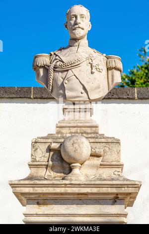 Statue, buste commémorant la traversée de l'Afrique de Mossamedes à Quilimane par Brito Capello et Roberto Ivens.Ponta Delgada-São Miguel-Açores-Port Banque D'Images