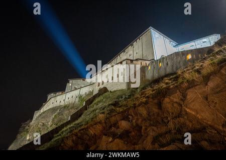 Fort Bard est un complexe fortifié construit au 19ème siècle par la Maison de Savoie au-dessus de Bard, une ville dans la région de la vallée d'Aoste au nord-ouest de l'Italie Banque D'Images